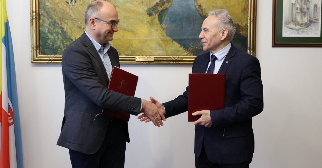 Schneider Electric i Politechnika Świętokrzyska skomercjalizują największą mikrosieć energetyczną w kraju