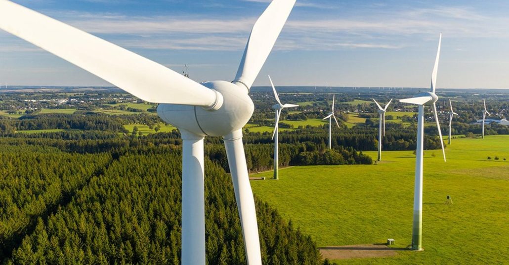 83% Polaków jest „ZA” energią z wiatru na lądzie