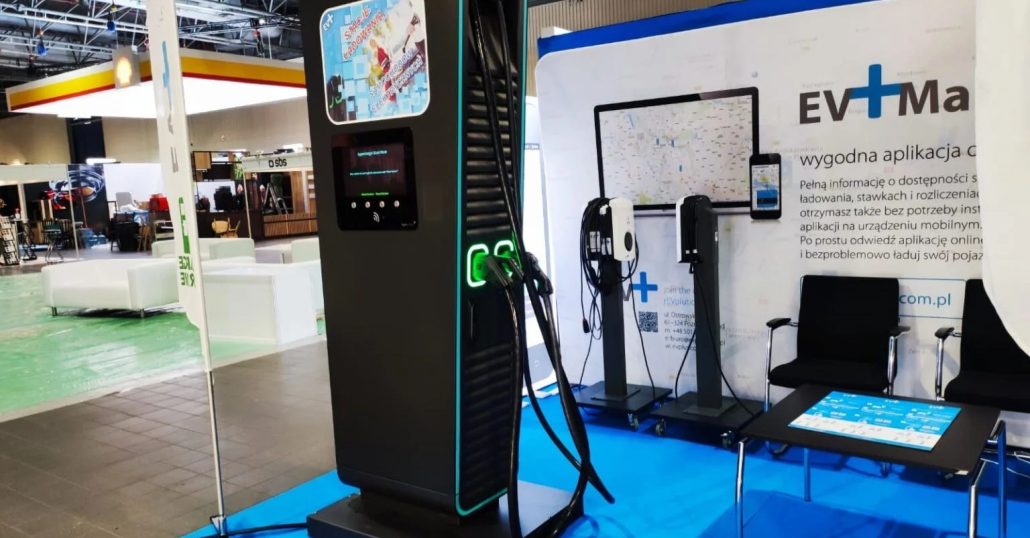 HyperCharger naładuje auto elektryczne z mocą do 400 kW