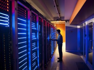 Schneider Electric zapowiada nowe funkcjonalności w EcoStruxure IT. Proponuje oparte na modelach, zautomatyzowane raportowanie wskaźników zrównoważonego rozwoju
