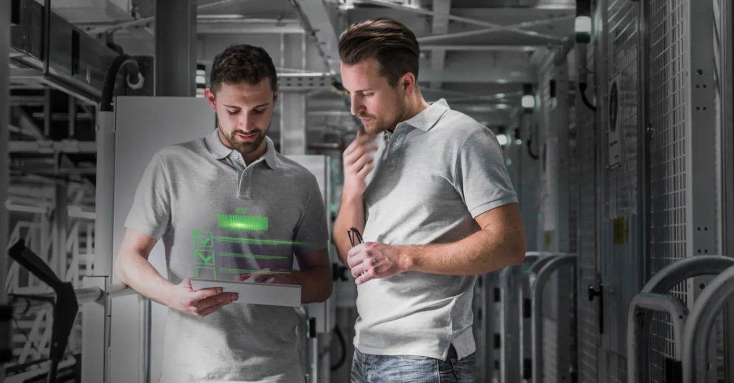Schneider Electric publikuje nową białą księgę dotyczącą technologii chłodzenia cieczą w centrach danych AI