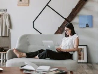 Bezpieczniejsza i bardziej ekonomiczna fotowoltaika. Nowe funkcje w falownikach Solplanet