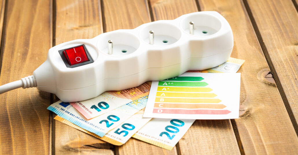 Efektywność energetyczna w każdej firmie – jak oszczędzać na rachunkach za prąd?