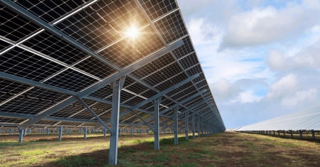 Panele bifacial – czy są bardziej efektywne od tradycyjnych?