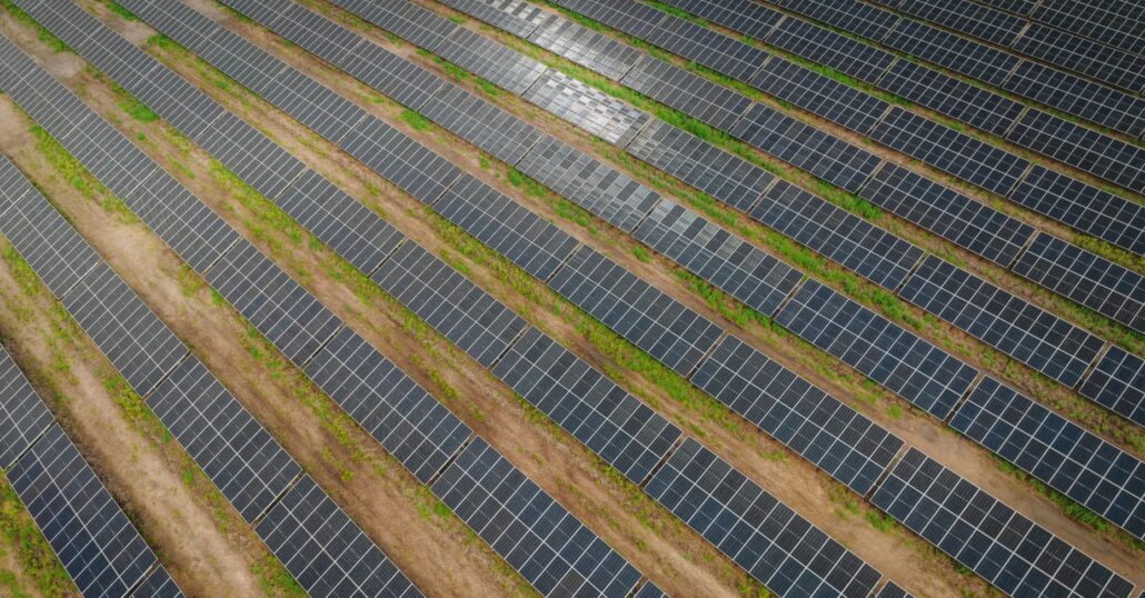 Farma PV Grabno o mocy 100 MWp – zaawansowany projekt z cyfrowym zarządzaniem energią